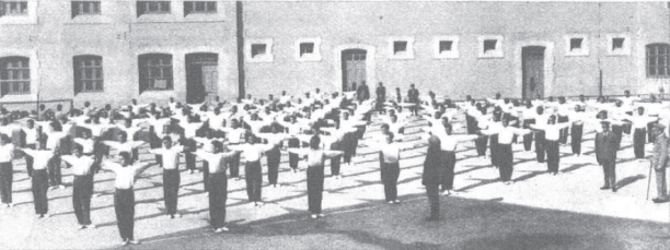 vista interior patio Reformatorio Adultos_gimnasia sueca_Alicante 1931_Mndo Gráfico