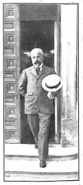 Francisco-ferrer-saliendo-de-la-audiencia-julio 1907