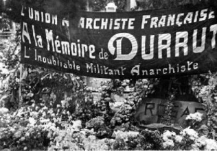 corones-i-pancarta-de-lunion-anarchiste-francaise-al-panteo