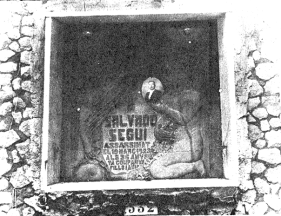 Tumba cementerio civil Montjuic_1931_Salvador Seguí-La Calle 25-09-1931