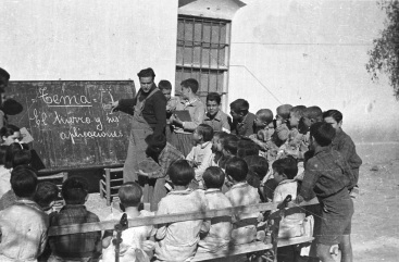 Clases al aire libre_Colonias escolares_alrededores Valencia 1937-38